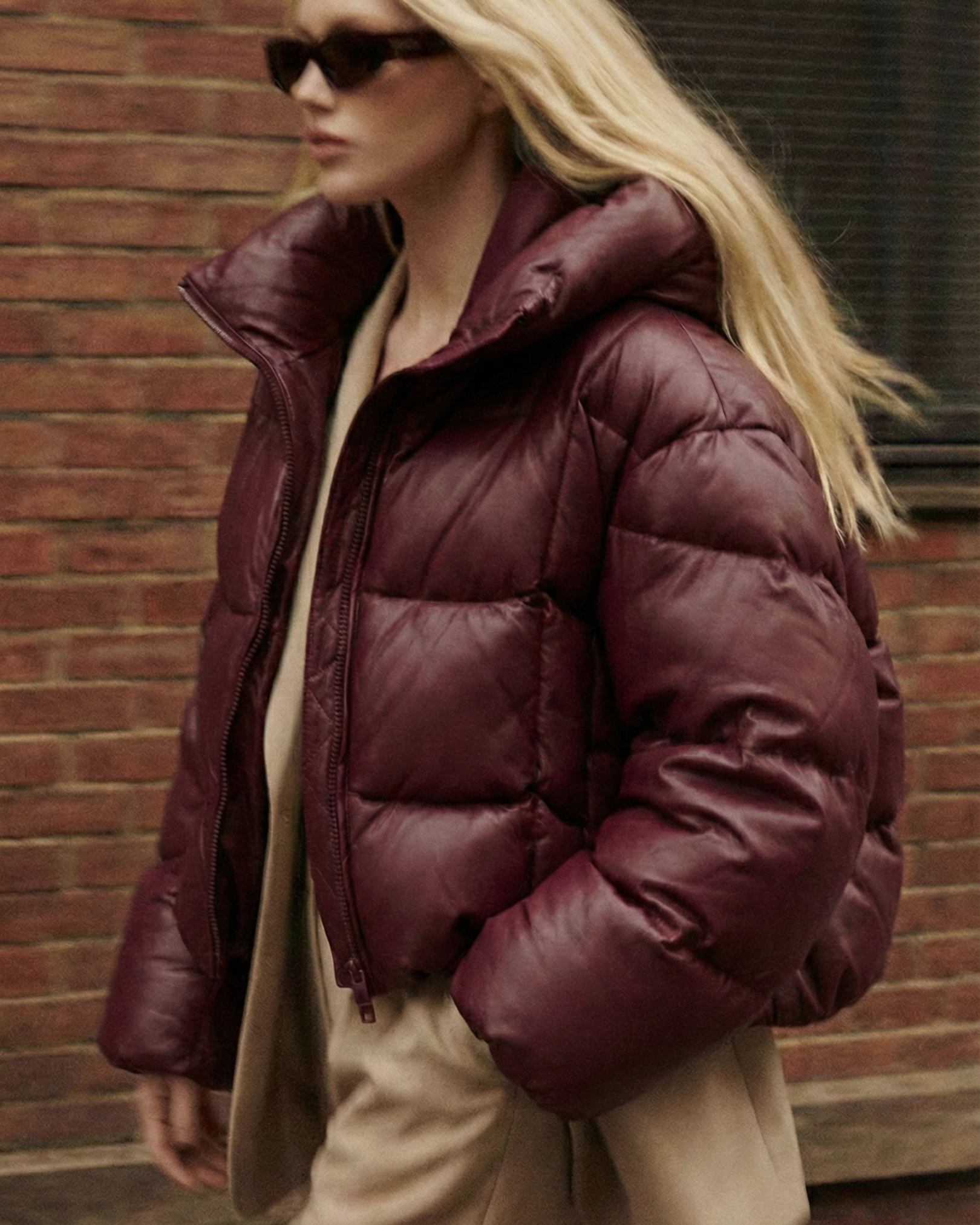 Burgundowa kurtka puchowa z kapturem